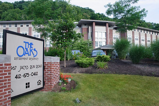 The Oaks Retirement Residence Sign and exterior